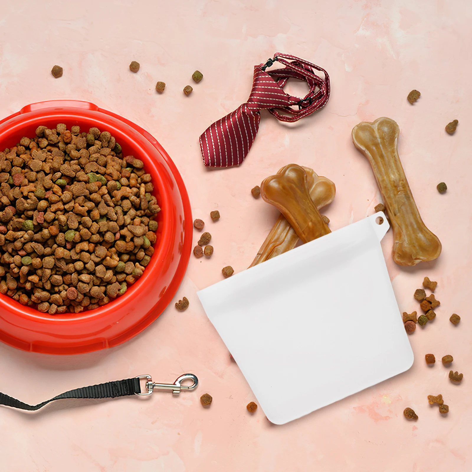 

Treat Pouch Silicone Pet Training Bag Portable Snack Dispenser For Dog Walking Hiking Outdoor Self-Sealing Closure Easy