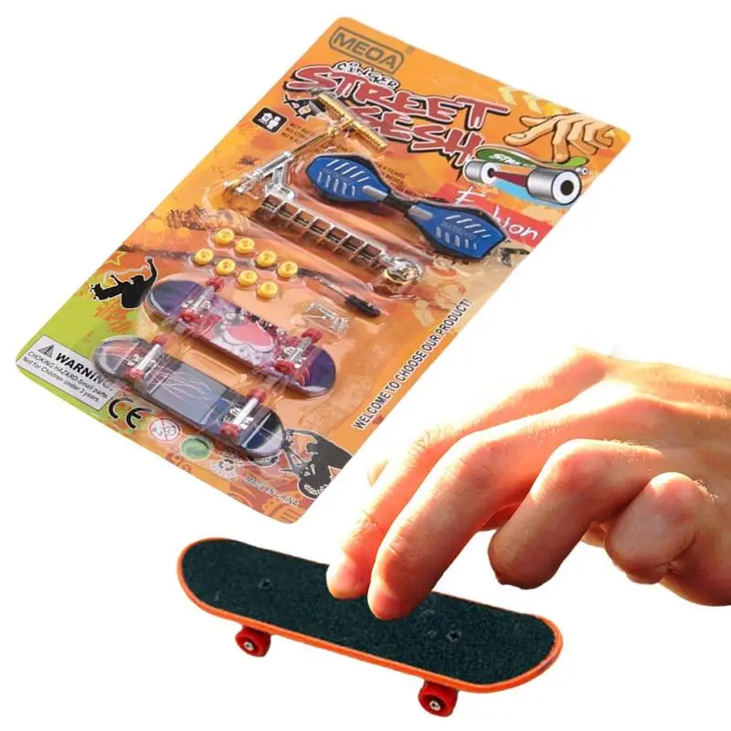 Mini Fingers Skateboards Set con strumento di riparazione Cute Finger Skateboarding Creative Finger Boards Toys Fingerboard novità Gag Toys