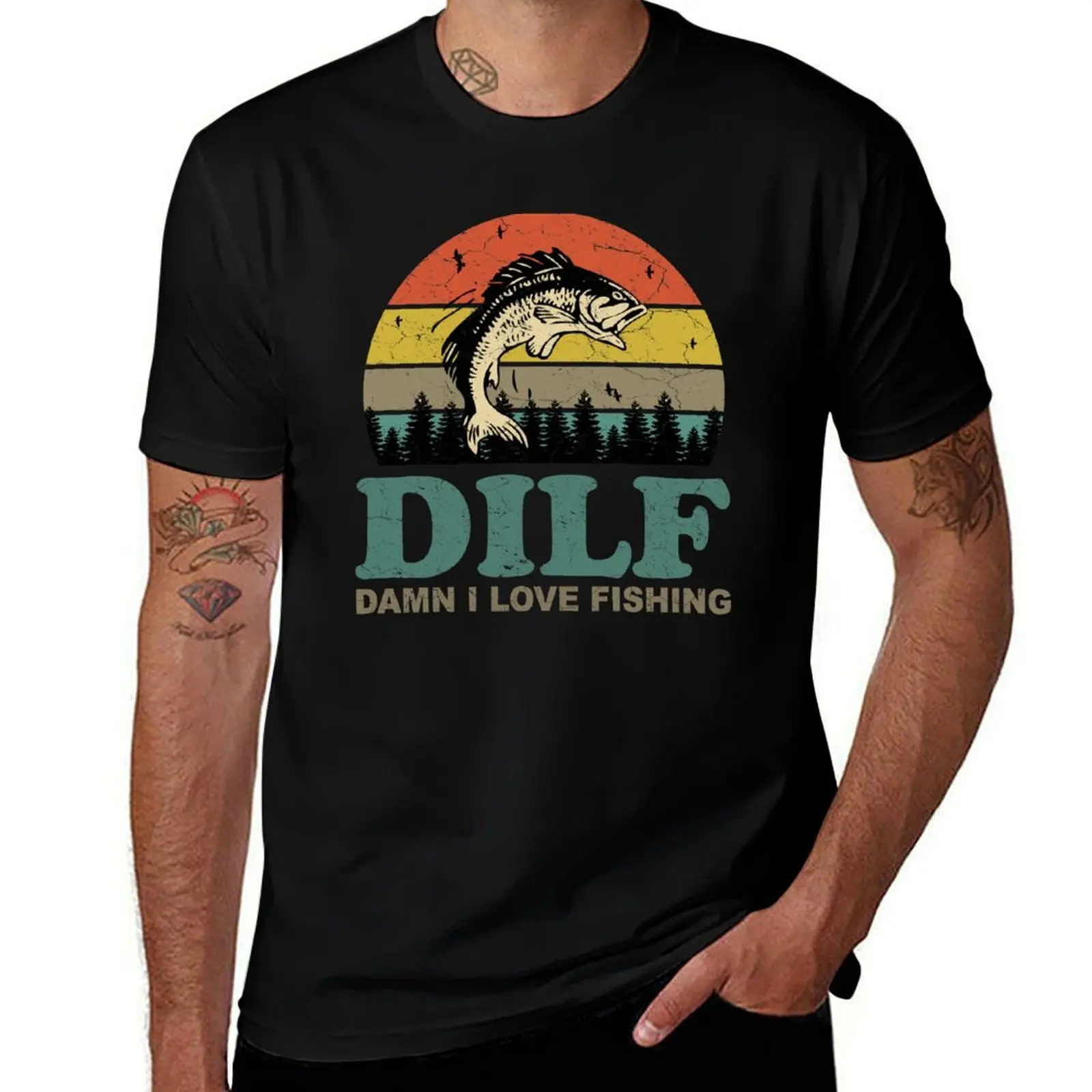 

DILF Damn I Love Fishing Retro Vintage Sunset Funny Fishing Gift T-Shirt oversized t shirt graphic shirts Men's cotton t-shirt