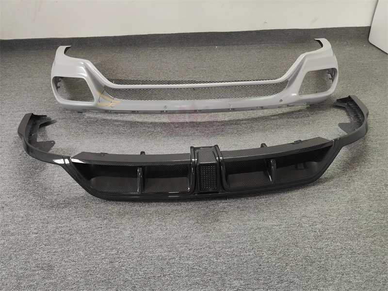 Factory Direct Selling M-style Dry Carbon Fiber Car with Light Rear Bumper for Rolls Royce Cullinan Body Kit