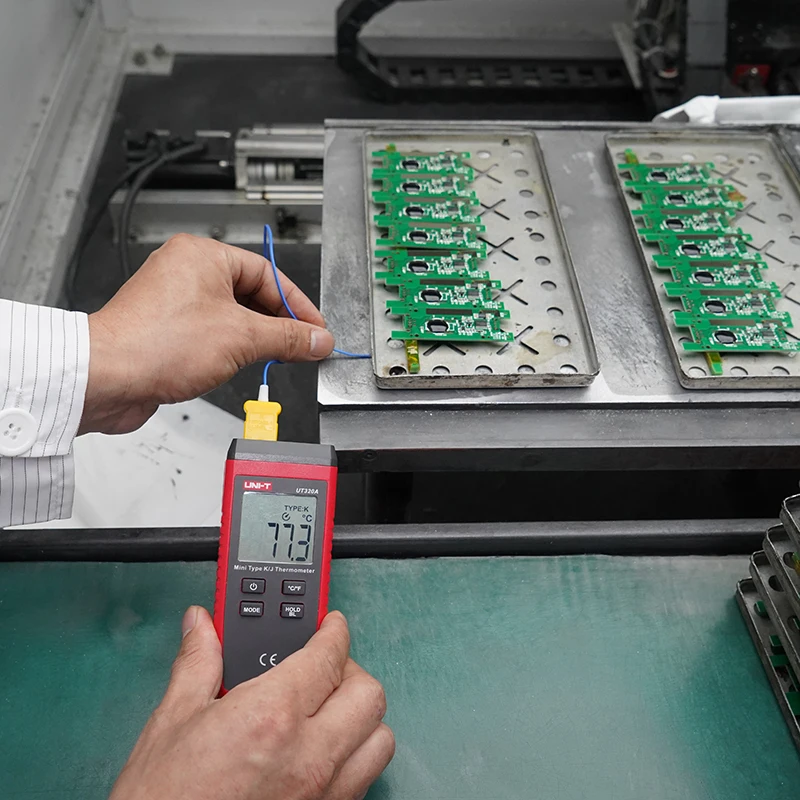 UNI-T UT320A  Mini Contact Type Thermometer K/J Thermocouple Probe Selection With LCD Backlight Temperature Measurement