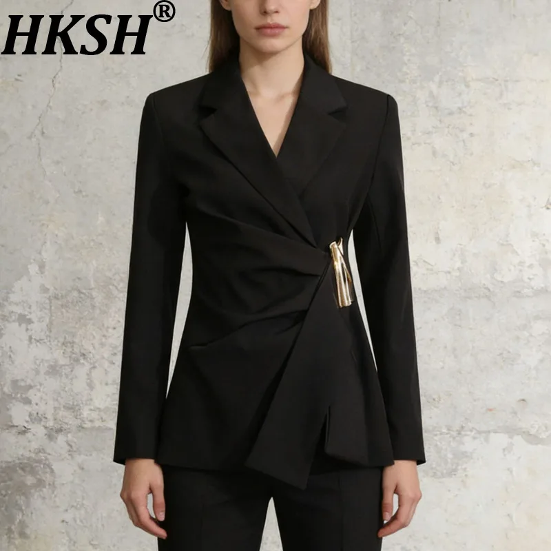 HKSH Women Blazer Elegant Fashion Asymmetric Twist Pleated Waist Cinching Metal Buckle Decoration Jacket New Spring 2026 HK19361