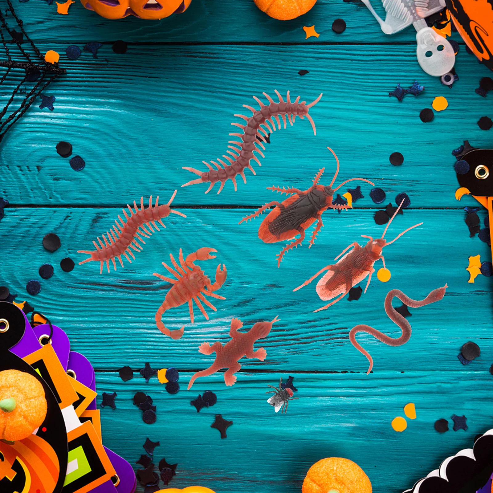

Vaguelly 80pcs Simulated Crawling Bugs Halloween Toy Prank Fake Cockroaches Worms Figures for Party Decor