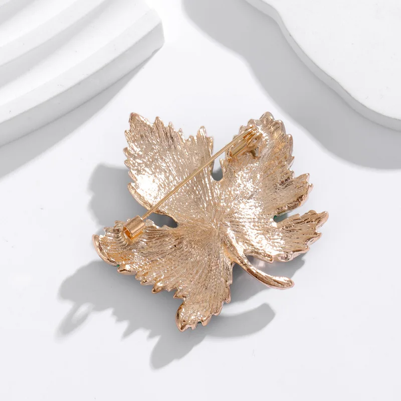 5 colors fashion luxury maple leaf brooch high grade shiny rhinestone plant leaves elegant pin clothing accessories jewelry gift