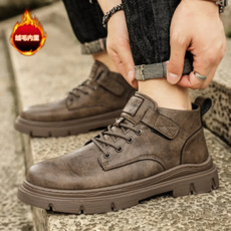 أحذية جلدية صفراء كبيرة للزوجين: أحذية رجالية جديدة لخريف وشتاء 2025، أحذية قصيرة على الطراز البريطاني، نعل سميك عالي الجودة