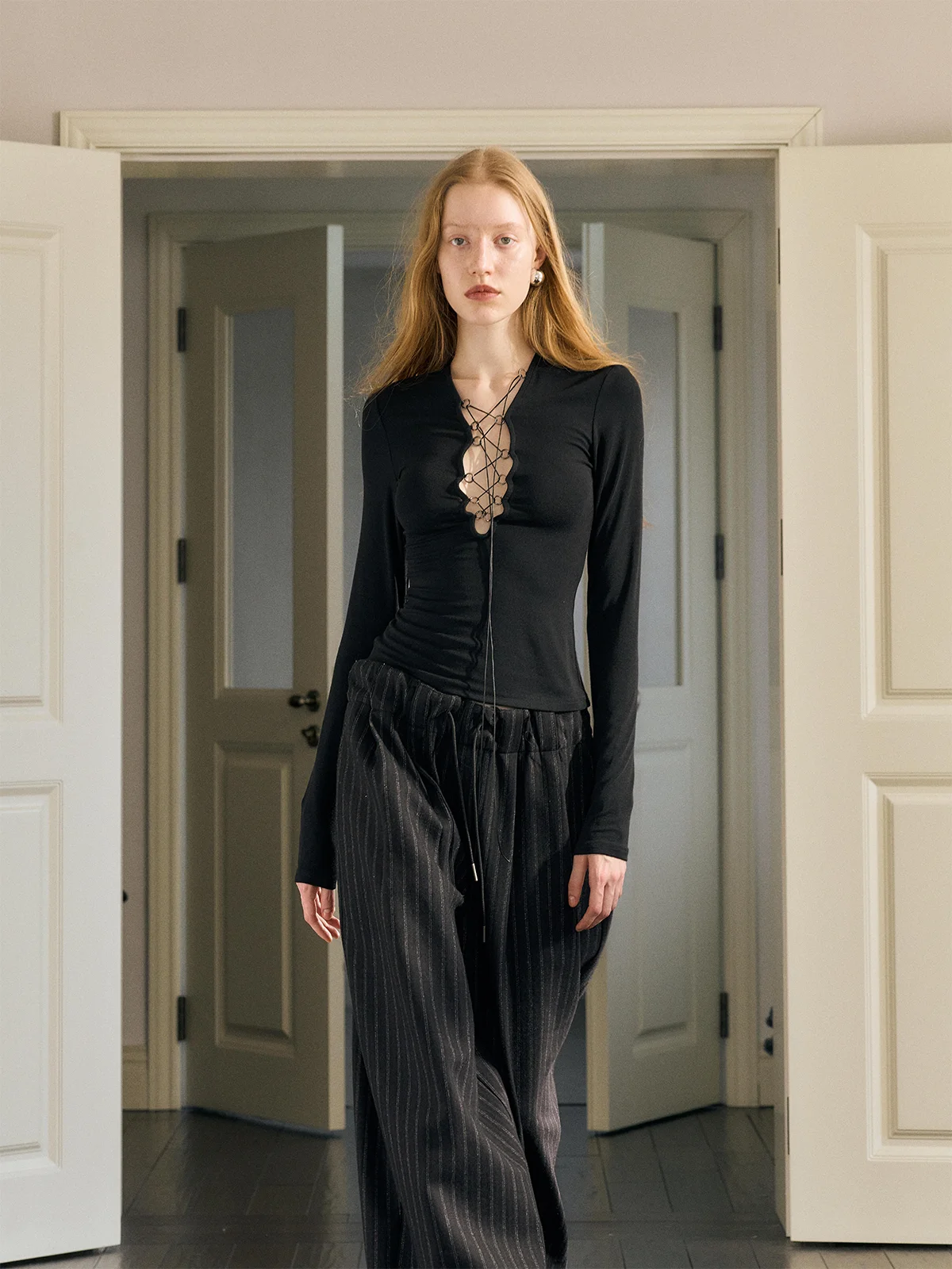 

Женская шерстяная футболка Kind Ego с металлическим кольцом и V-образным вырезом, уникальный дизайн, повседневная, приталенная, с длинным рукавом, для осени и зимы