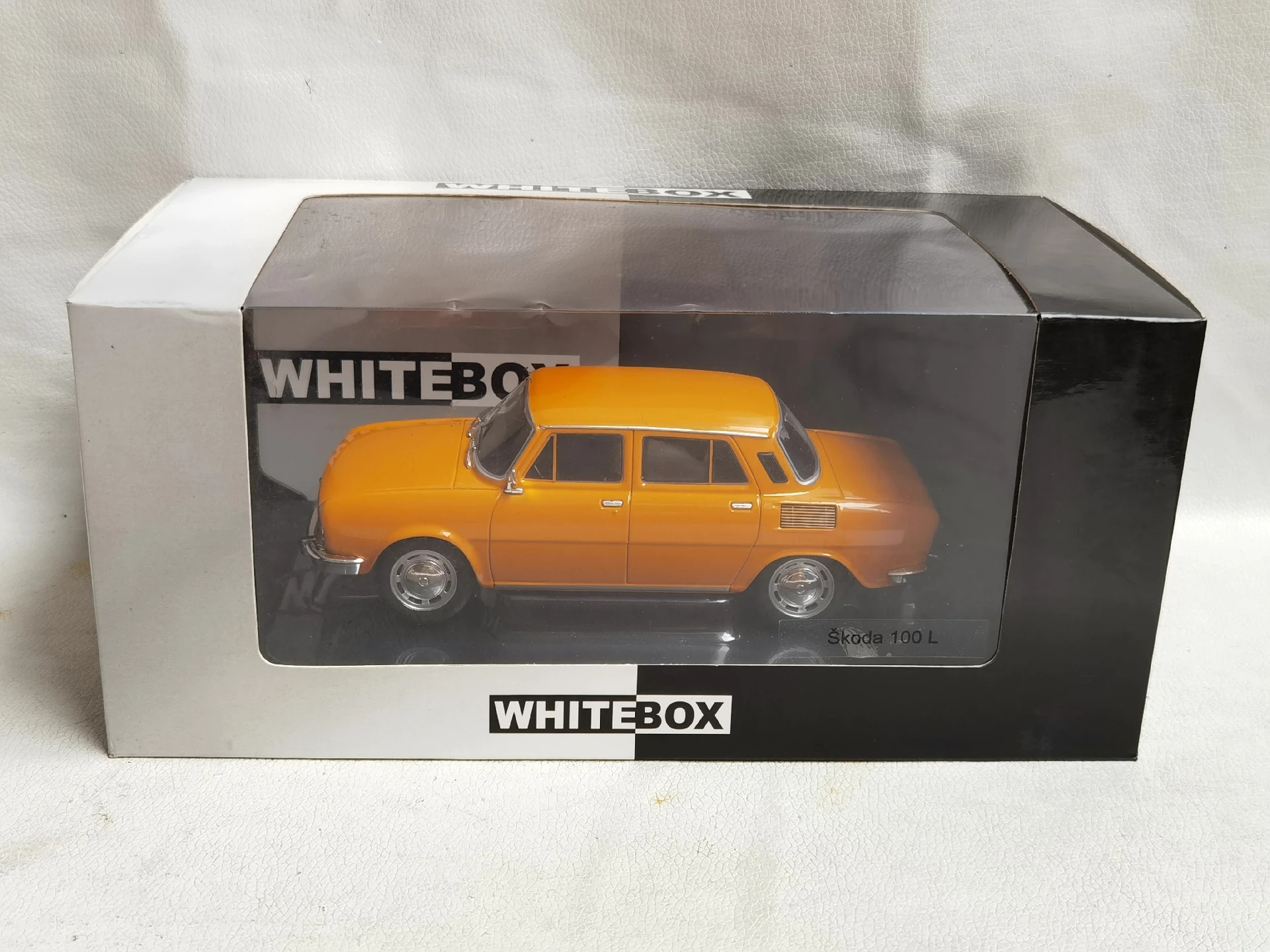 Diecast WHITEBOX 1/24 Scale SKODA 100L K4 Alloy Car Model