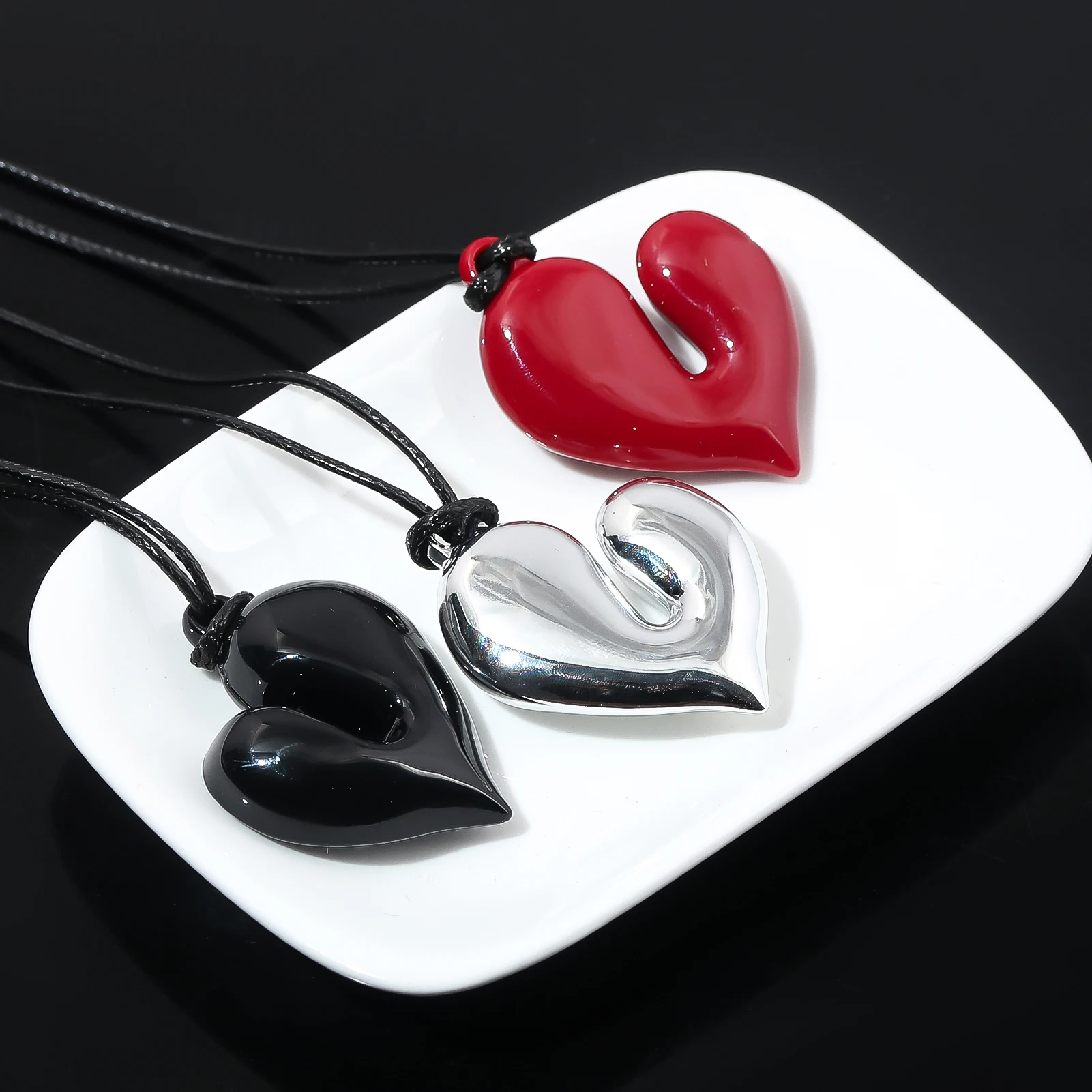 Fashion Red Heart Keychain Pendant Woman Purse  Handmade Beaded Bownot Keyring Accessory Heart Backpack Ornament Accessories