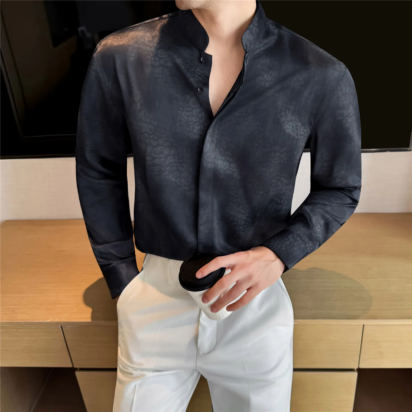 Gradiënt satijnen overhemd heren, nieuwe Chinese opstaande kraag, verborgen knoopontwerp, trendy vrijetijdskleding