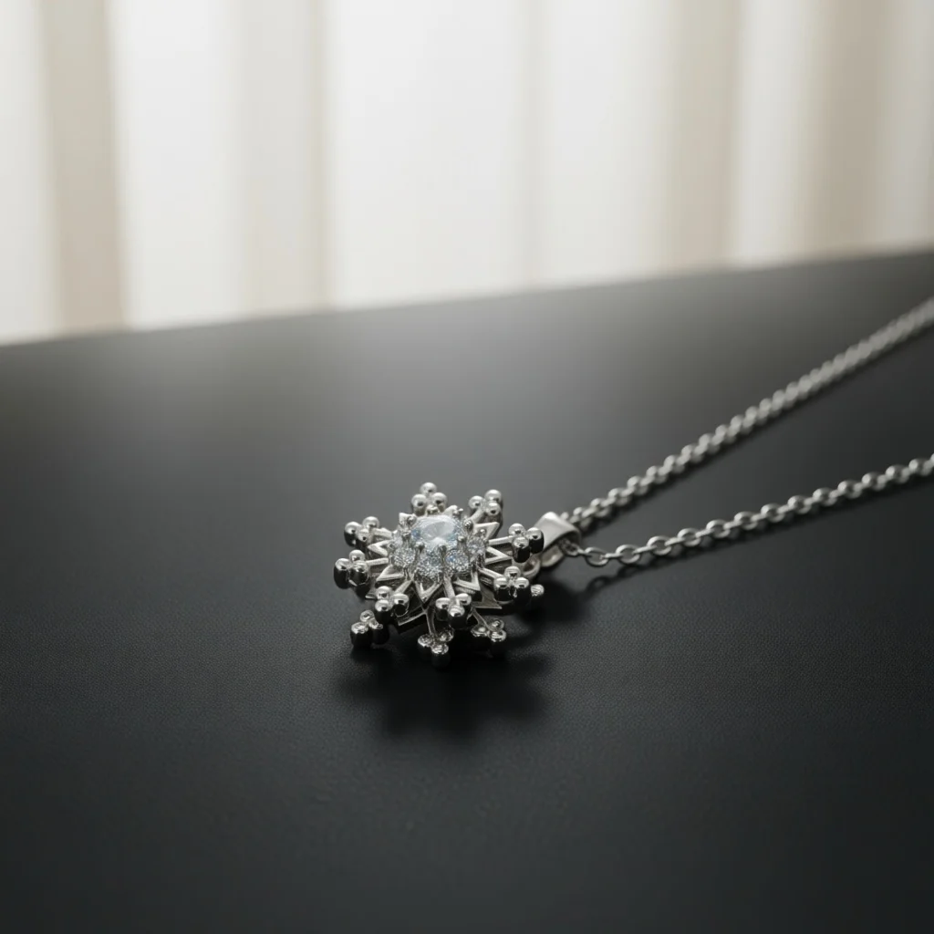 Dreamy Silver Tone Copper Pendant Necklace, Clear Zircon Snowflake Decor Jewelry for Banquet & Special Holiday Gift Selection