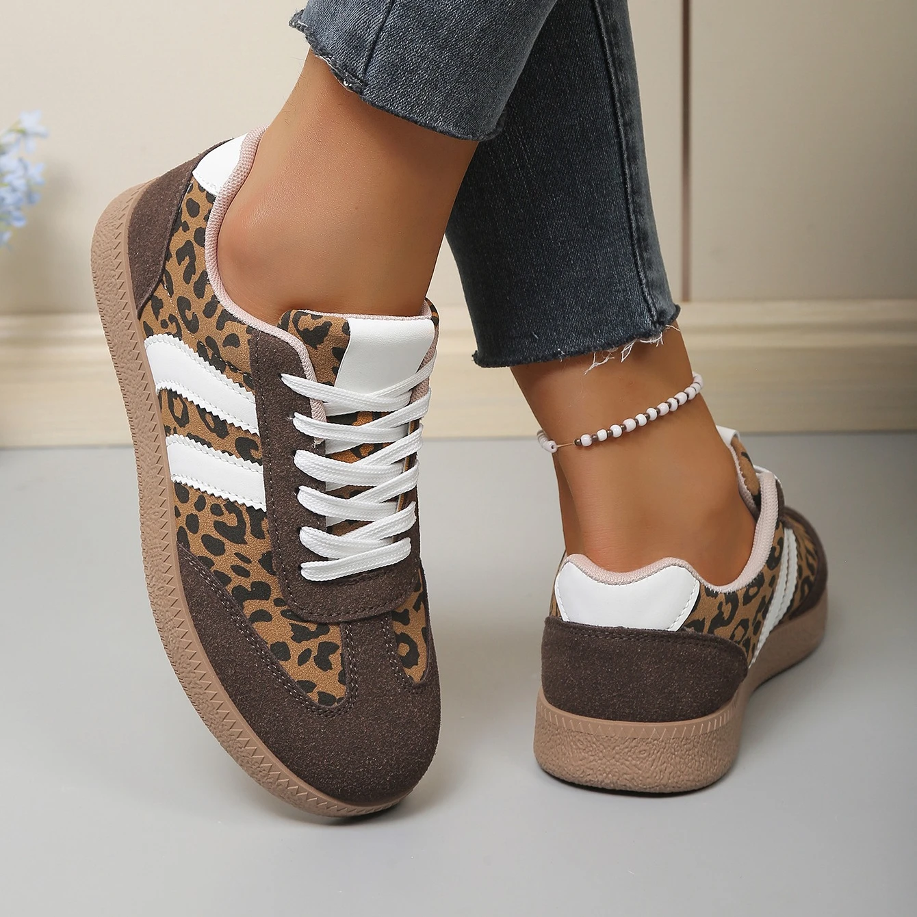 2026 Herbst Damenmode Wildleder-Sneaker mit Doppelschnalle und Metall-Details Leichte Atmungsaktive Bequeme Freizeitschuhe – Detail 2