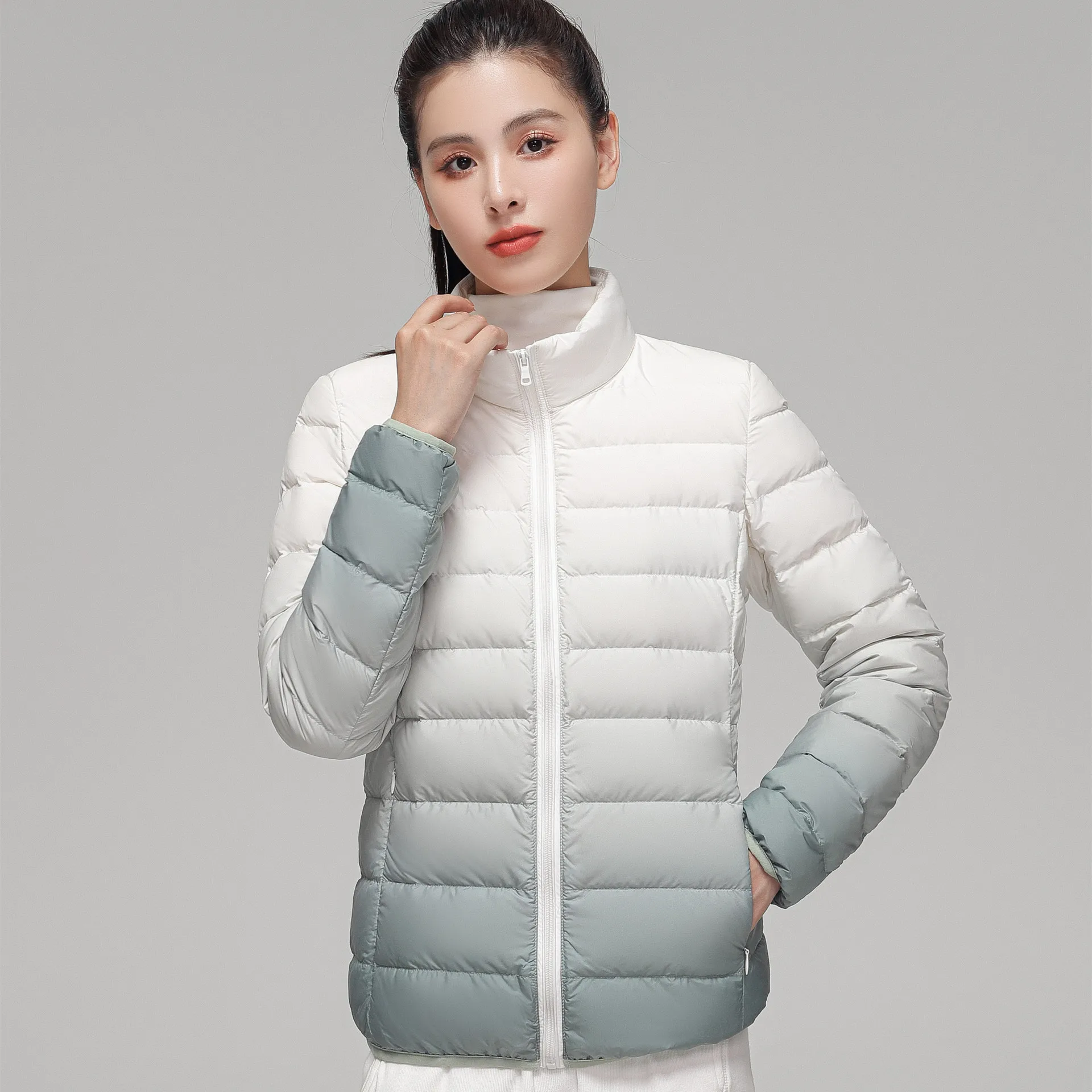 Chaqueta de plumón ultraligera para mujer, chaqueta cálida de cuello alto, a la moda, con degradado, otoño e invierno, 2024