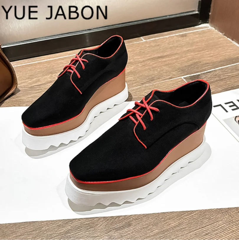 

Черные, красные замшевые женские вулканизированные кроссовки из коровьей кожи на платформе, массивные кроссовки на танкетке, весенне-осенние серые туфли, увеличивающие рост