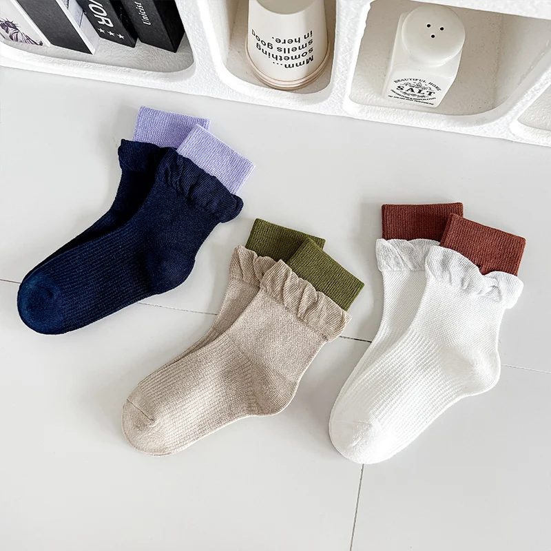 

Three pairs of girls' Korean style sweet and versatile spring and autumn short socks with double lace cuffs