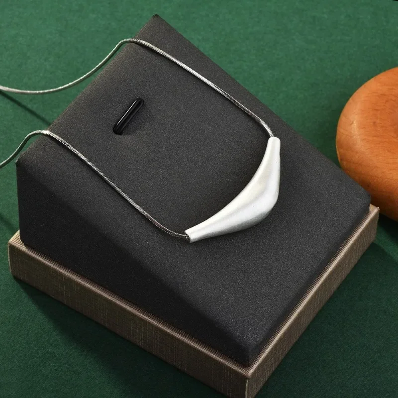 新しいシンプルでファッショナブルな幾何学的なネックレス、女性にとって多用途でエレガント、女性の幾何学的な鎖骨チェーン