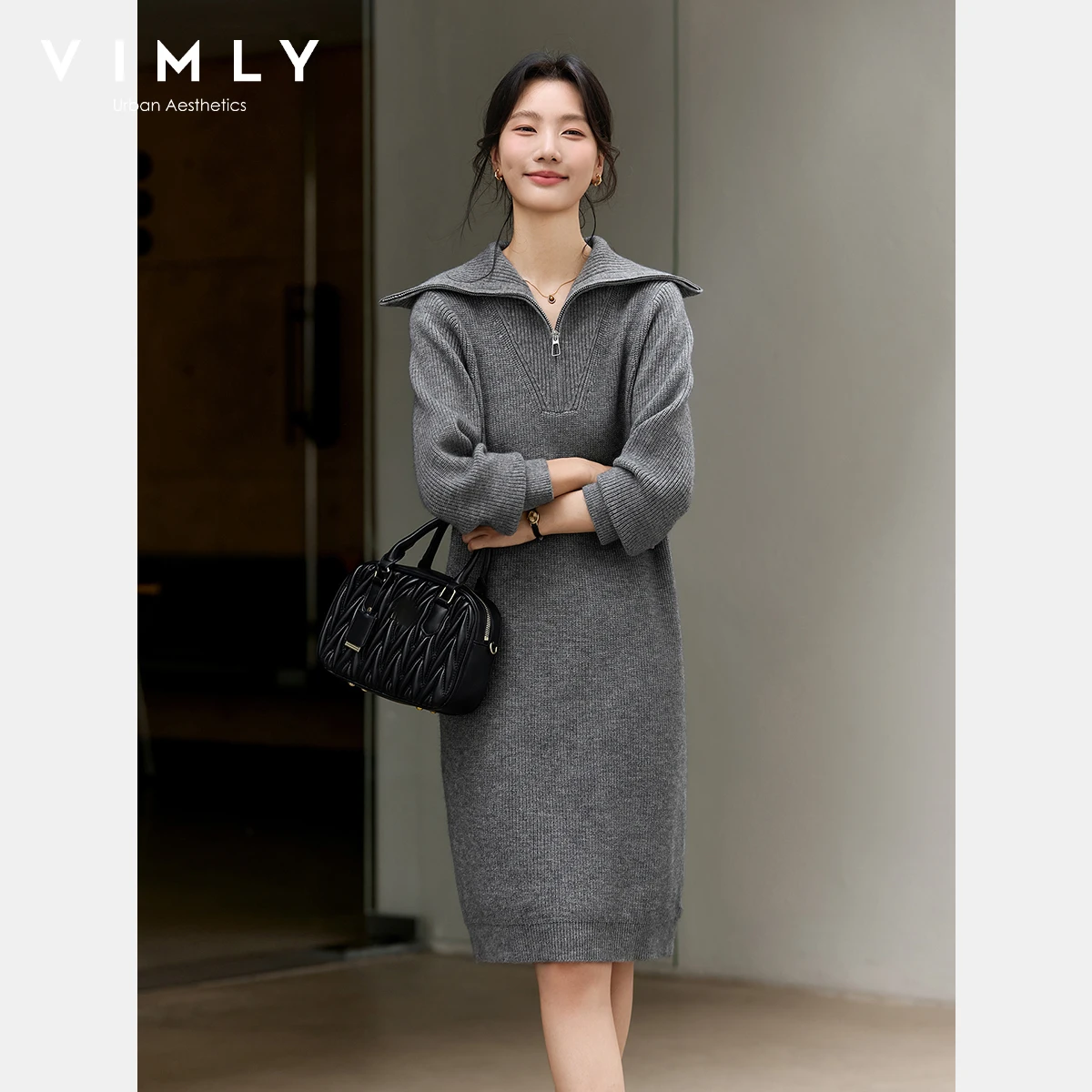 VIMLY ชุดเดรสไหมพรมผู้หญิงสีเทาแบบซิปครึ่งตัว สไตล์ลำลอง สำหรับฤดูใบไม้ร่วง 2025 รุ่นใหม่ ปกเสื้อพับได้ แขนยาว ความยาวปานกลาง ชุดเดรสไหมพรมผู้หญิง รุ่น 75193