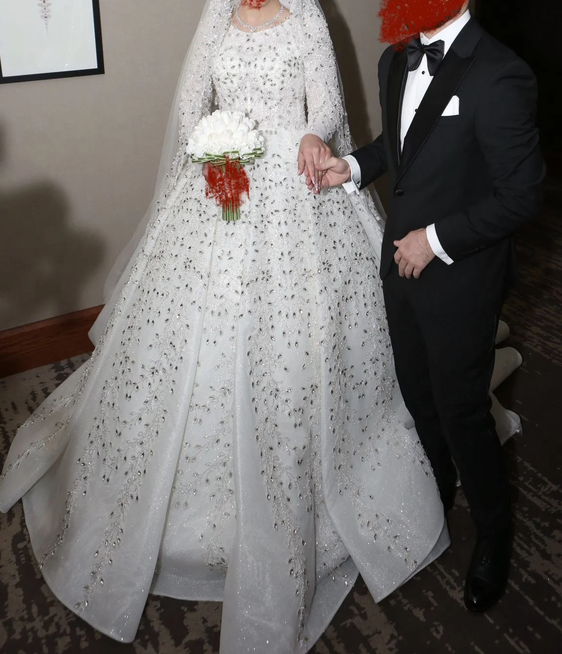 

Luxurious Lace Crystal Women's Wedding Dress Sexy Round Neck Long Sleeved Auditorium Bridal Gown Vestido De Noiva Customized
