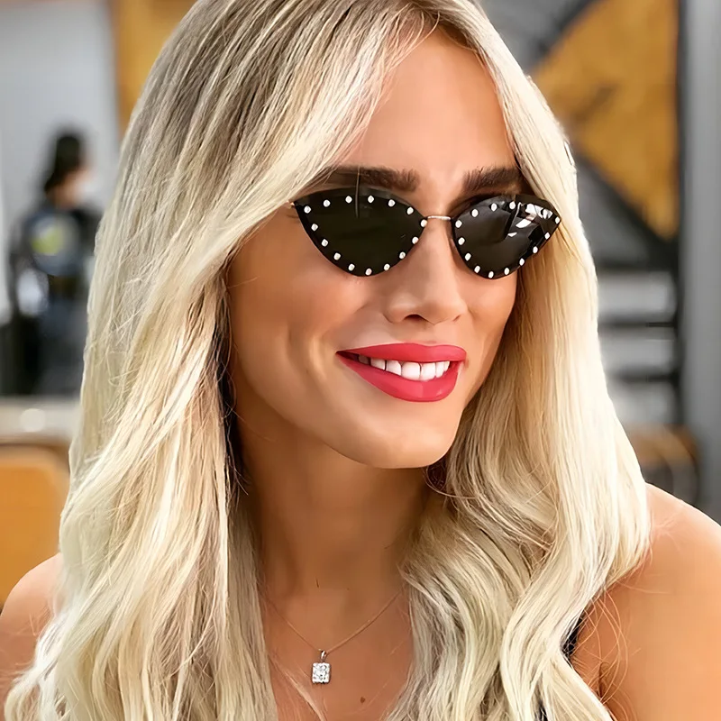 2024 New Triangle Cat Eye Sunglasses Alloy Rimless Crystal Shiny Sun Glasses Female Unique Elegant Green Rhinestone Shades UV400