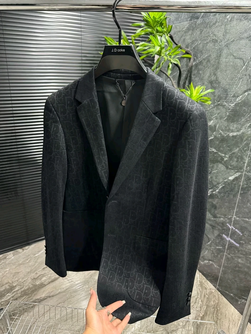 

Мужской осенний повседневный костюм приталенного кроя: индивидуальный пошив, высокое качество, роскошный, модный, стильный, универсальный, трендовый, приталенный крой, длинный рукав.