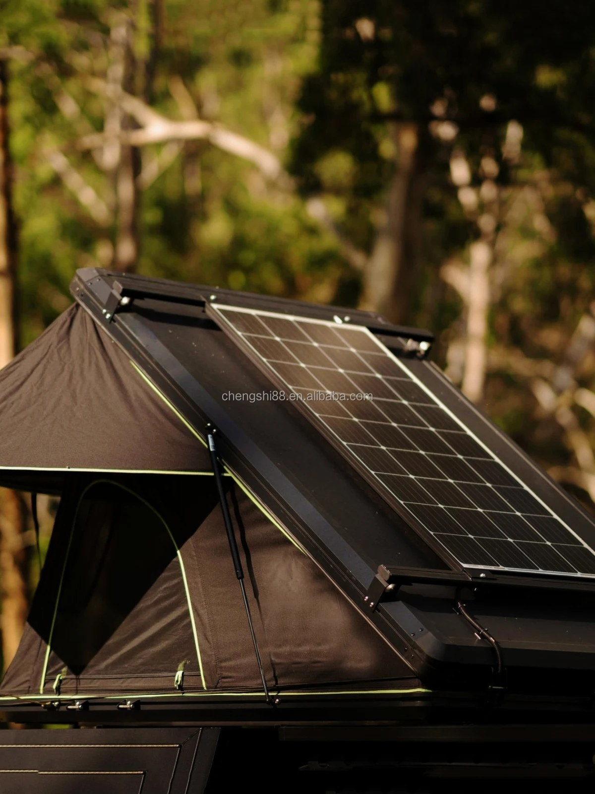 Lightweight Electric Solar Powered Car Roof Top Tent Hard Shell Aluminum Skylight 3-5 Person Rooftop Tents with Ladder Accessory