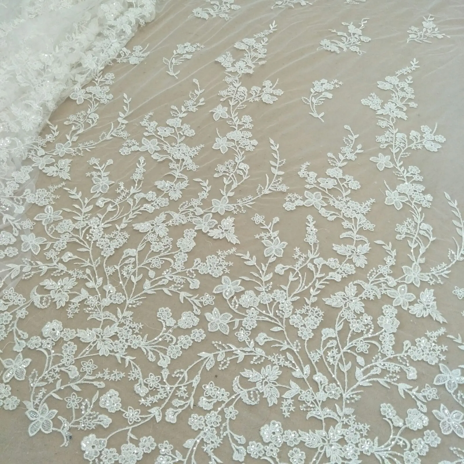 Latest flower lace fabric bridal lace fabric 130cm width ivory wedding dress lace fabric sell by yard