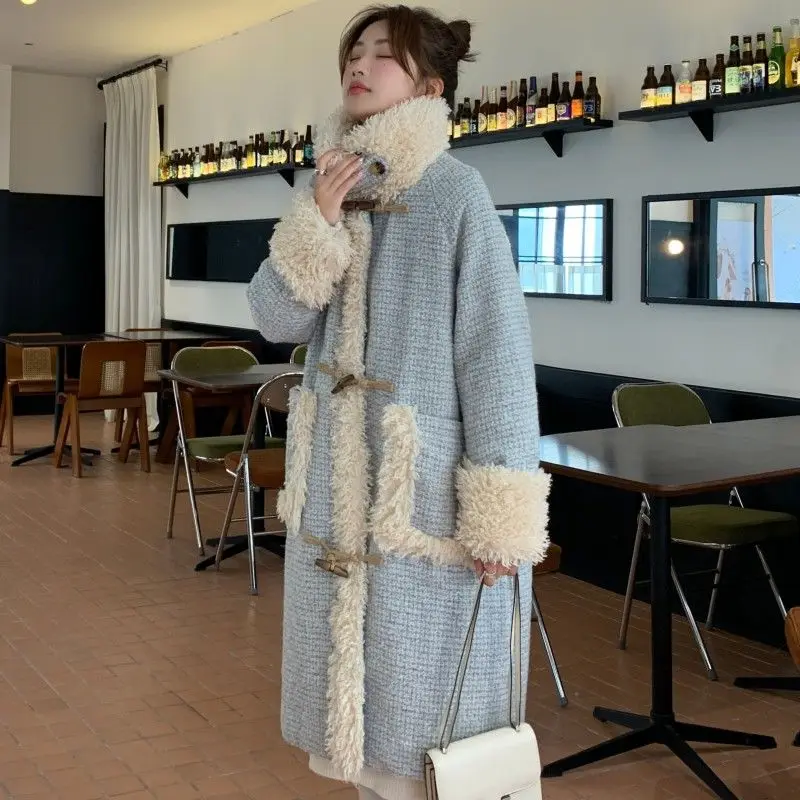 2023 Winter New Women Plaid Horn Button Lamb Wool Coat Female Fashion Thickened Warm Loose Long Below The Knee Woolen Outwear