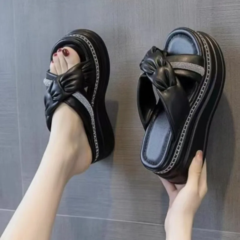 

Женские римские сандалии на толстой подошве, увеличивающие рост лета 2025, высококачественные босоножки на танкетке с губчатой подошвой и тапочки