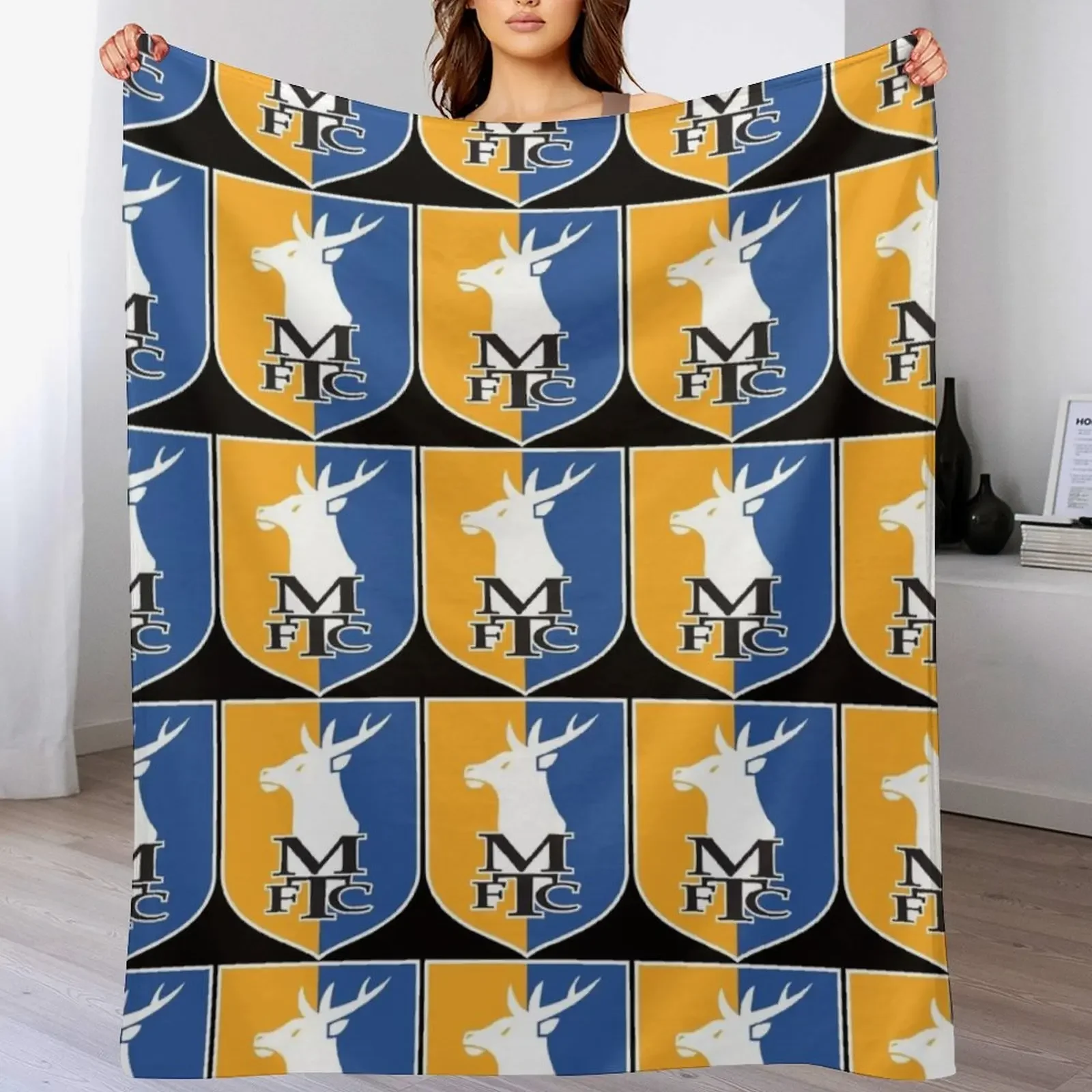 

Mansfield Town Badge Classic T-Shirt Throw Blanket Furrys decorative Summer Polar Blankets