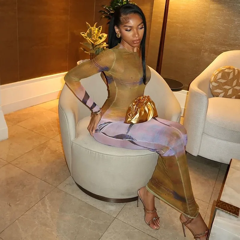 Feminino estilo retro impressão gola alta manga longa sem costas quadris embrulhado vestido longo, gaze emendada leve perspectiva, sexy