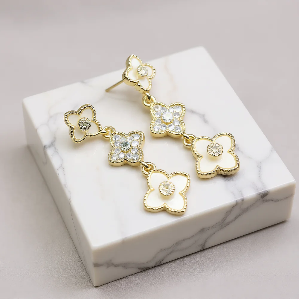 

1 Pair of Trendy Stylish Golden Dangle Earrings Four-leaf Clover Design Match Daily Outfits Party Accessories Fashionable Stuff