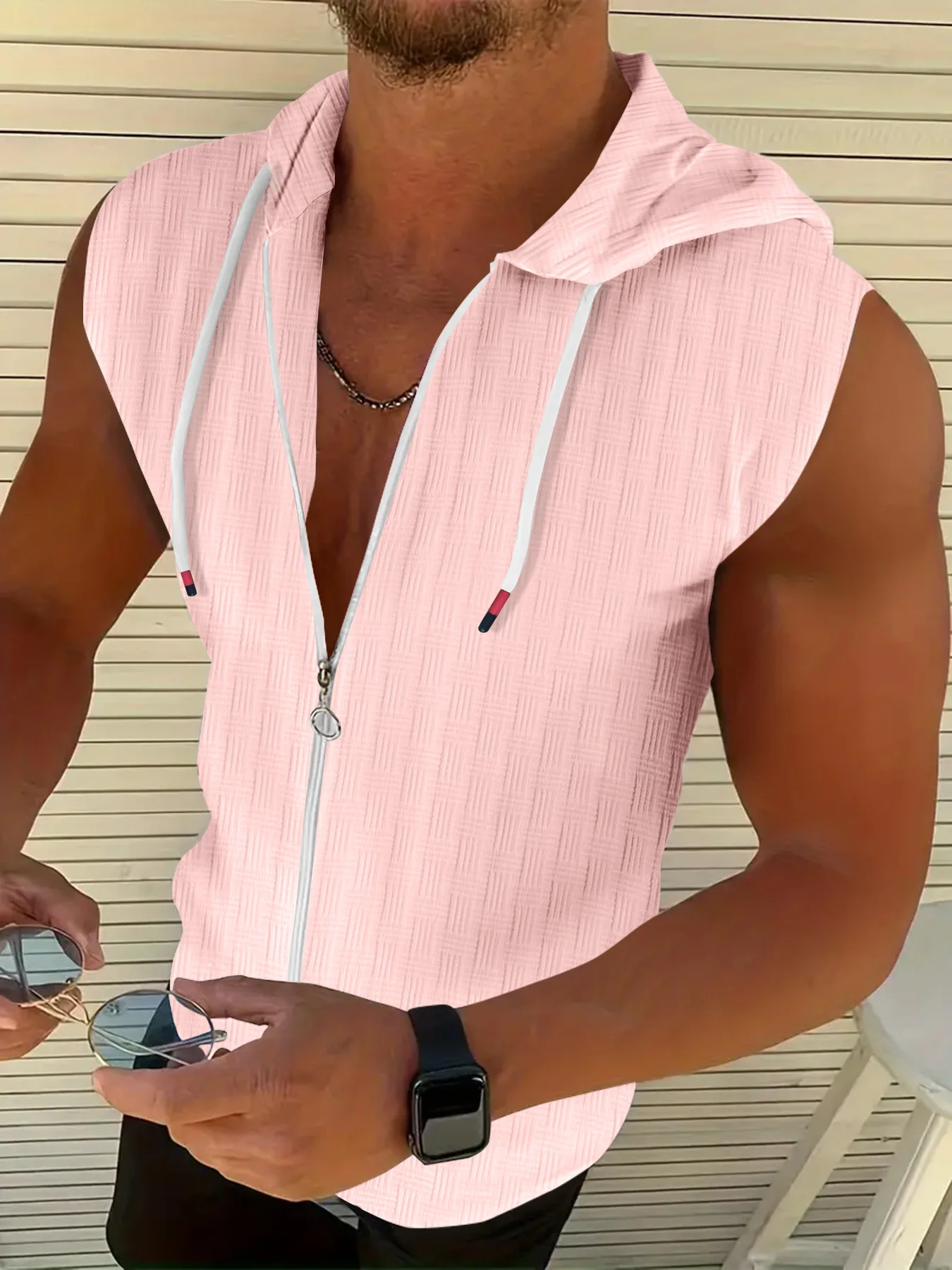 A new fashion casual zipper sleeveless hooded breathable comfortable jacquard summer top A man needs a top
