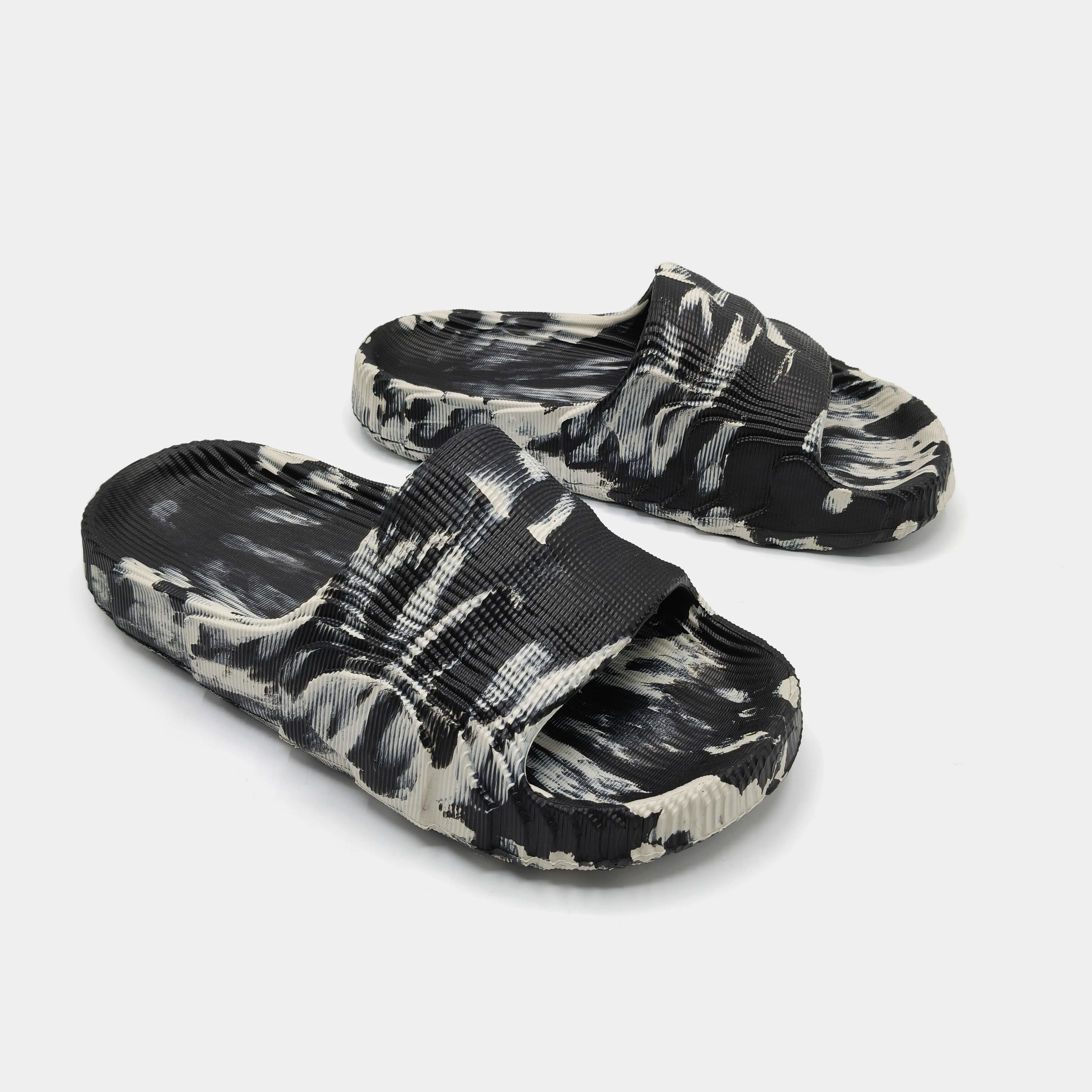 Black and White Tie-Dye Thick-Soled Slippers for Women, Summer Outdoor Trendy Brand Slippers with a Soft Feel, Slip-On Home Anti-Slip Height-Increasing Stylish Beach Sandals