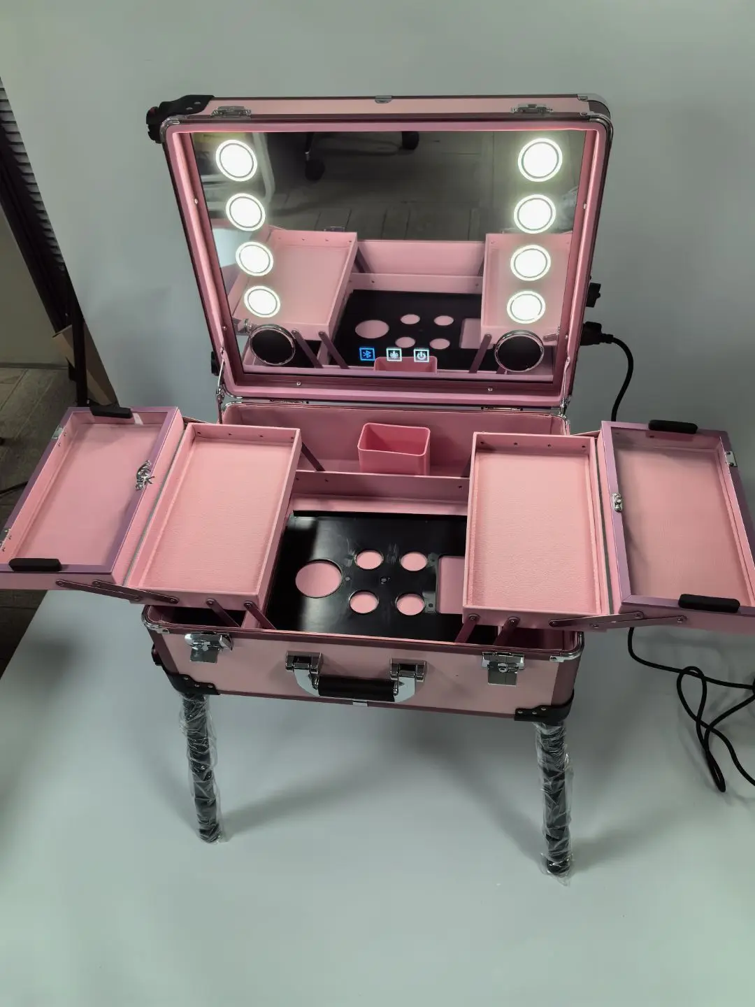 24 Inch 8 LED Two‑Color Temperature Makeup Case Foldable Aluminum Leg Portable Travel Cosmetic Storage Carry Box