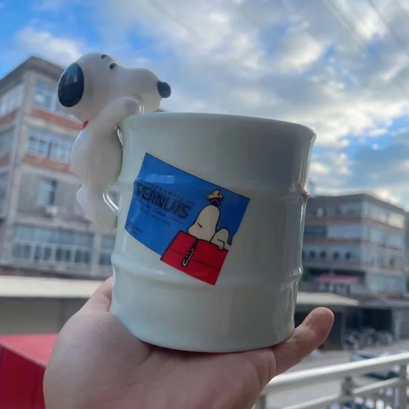 Snoopy animatie perifere cartoon keramische handbeker gepersonaliseerde trendy waterbeker kawaii keramische kleine vaas cadeau groothandel