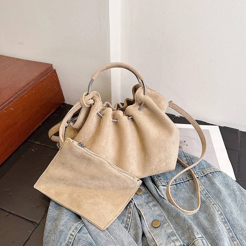 

Модная сумка через плечо со рюшами и металлической ручкой, женские сумки из искусственной замши, сумка через плечо, новые дизайнерские сумки с облаками и клецками для женщин