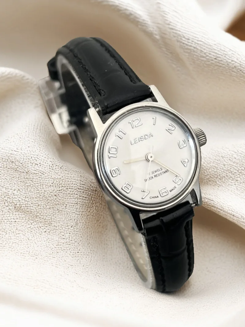 

В 1990 году, старый подлинный запас LEISDA, механические часы с заводом Shanghai 5520, средневековые простые женские часы.