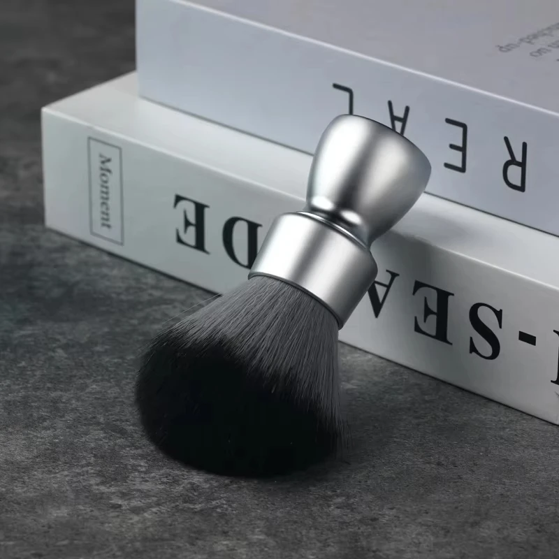 YAQI Heavy Metal Sense Of Technology Ручка Деревянный волк Синтетические волосы Щетка для смокинга с узлом Новая портативная дорожная кисть для влажного бритья