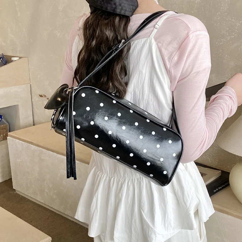 

Сумка через плечо Y2K в стиле ретро с принтом в горошек и кисточкой в виде сердца, кожаная сумка-цилиндр для женщин, модная сумка-кроссбоди