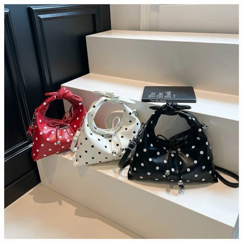 

Women Fashionable Leather Shoulder Bag With A Trendy Design And Simple Vintage Elegant Style