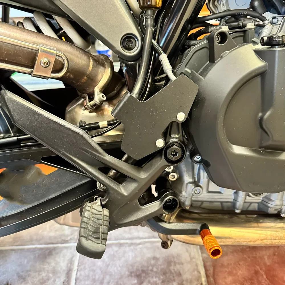 Para ktm duke 790 duke 890 duke r gp 890r motocicleta freio traseiro cilindro mestre guarda capa de proteção protetor protetor calcanhar traseiro guarda
