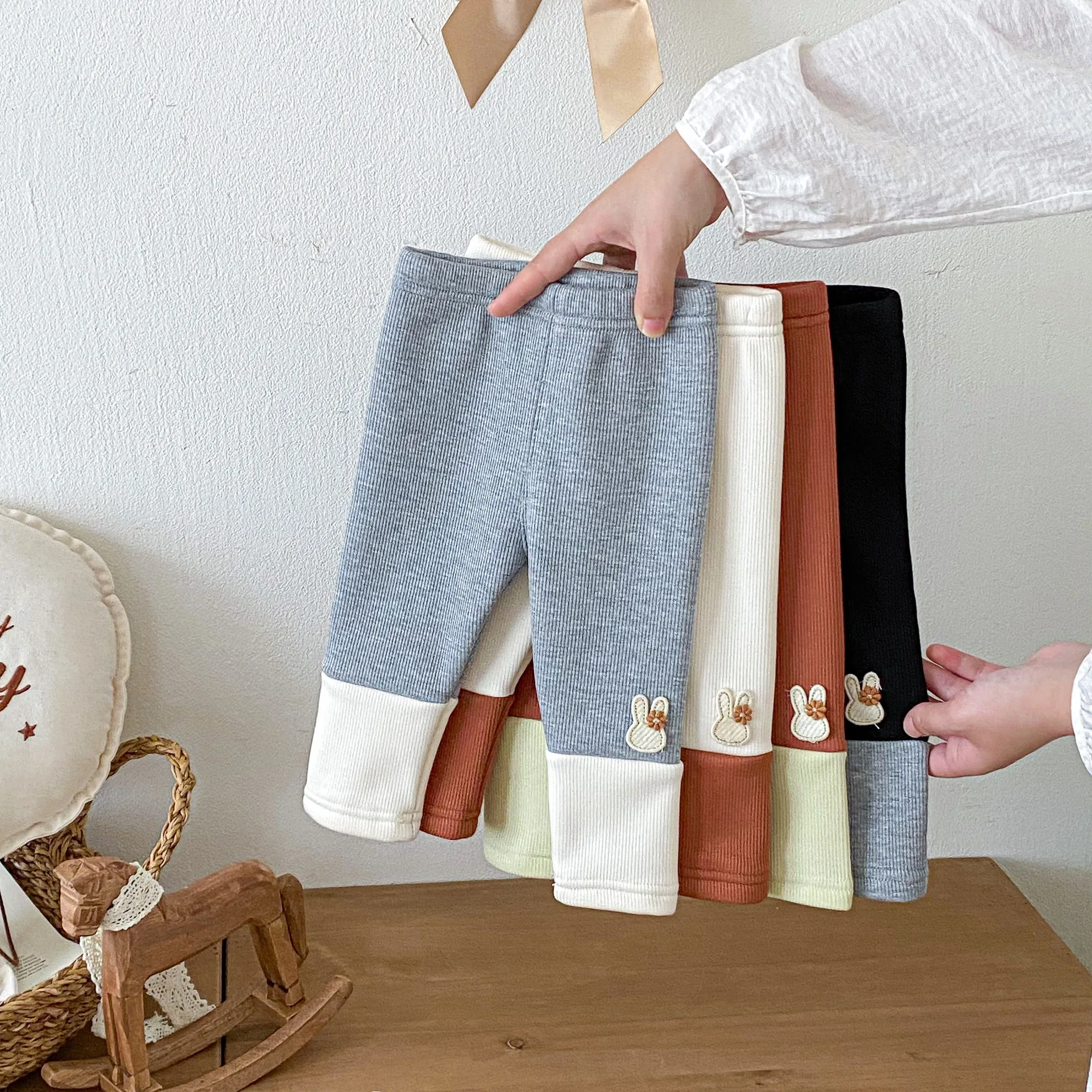 

Girls' Ribbed Pants 2025 Autumn Winter Flocked Bunny Print Fleece-Lined Leggings Fashionable Toddler Stretch Trousers