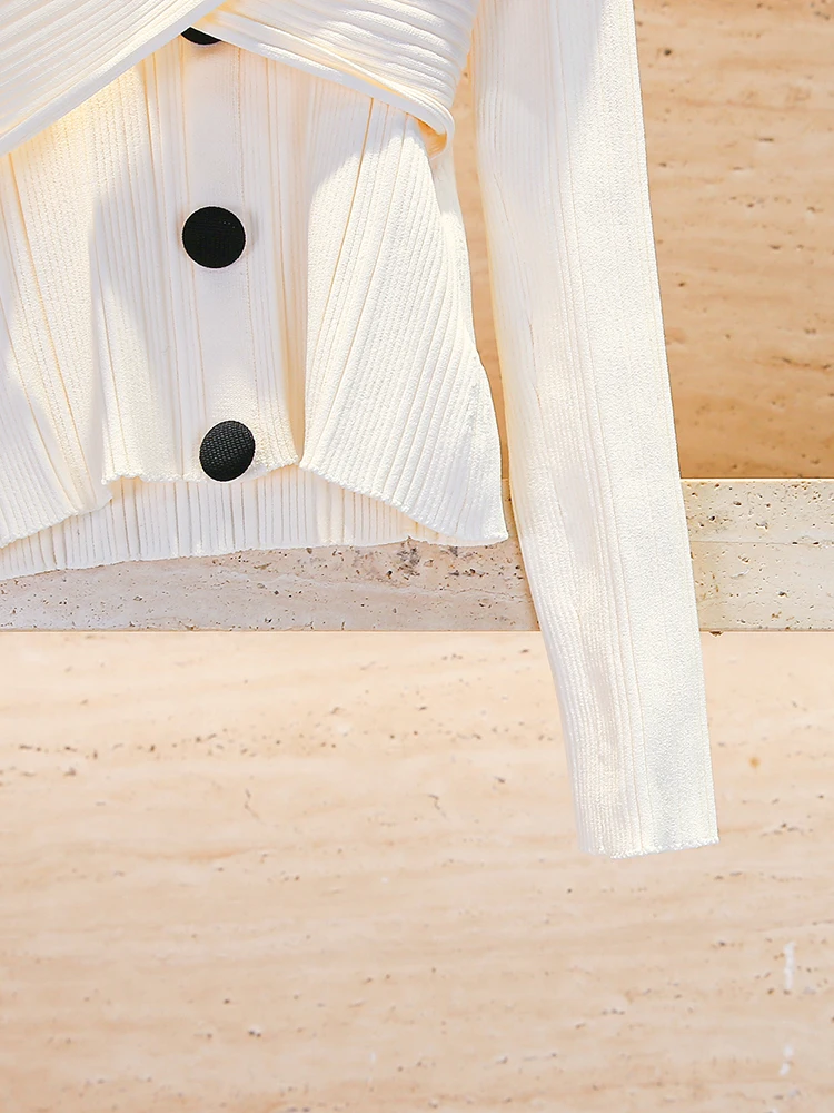 

Вязаный свитер Ele цвета слоновой кости на одно плечо Chic Sle Commute Faion Простой дизайн Длинная сверовая длина Детали на пуговицах