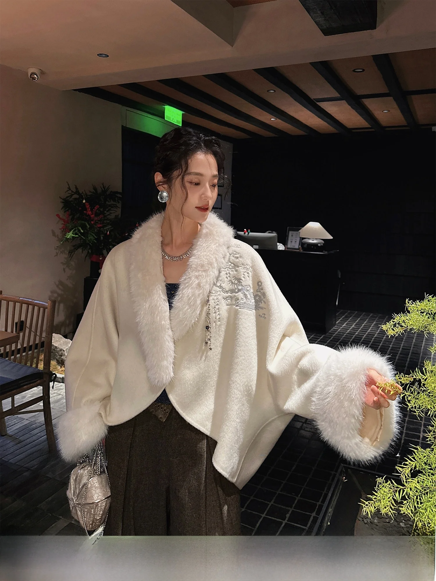 

Sanji Bla Flower Chinese Sle Double-Faced Woolen Coat with Embroidery And Fur Collar 00% Wool Thiened for Winter Women
