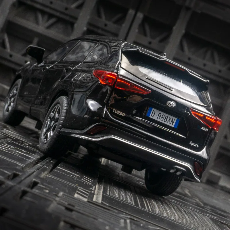 1:32 Toyota Crown Land Cruiser aleación todoterreno vehículo modelo accesorios de coche puertas y tapas de motor puede abrir juguetes para niños