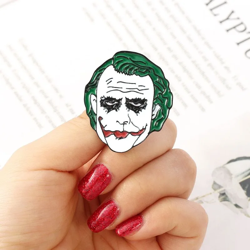 تيار مستمر جوكر مضحك شخصية الإبداعية أنيمي الكرتون نمط الرجال والنساء الأزياء المحمولة الزخرفية بروش معدني الملحقات