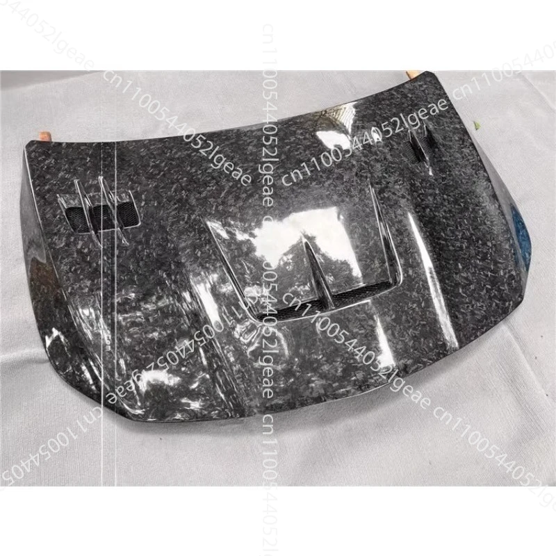 

CLA45 200 260 W117 Carbon Fiber Front Engine Hood Bonnet Cover with Vents for Be-nz Modified Vented Hood