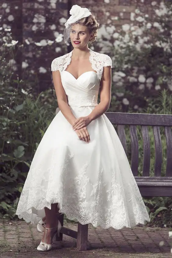 Vestido De Novia corto con manga larga, traje De encaje con escote Corazón, línea A, color blanco, 2021