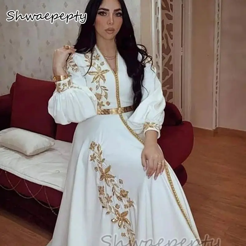 Elegant Moroccan Kaftan Evening Dresses Long Sleeves V-Neck White Satin Formal Dress With Gold Embroidery Arabic Women Outfit