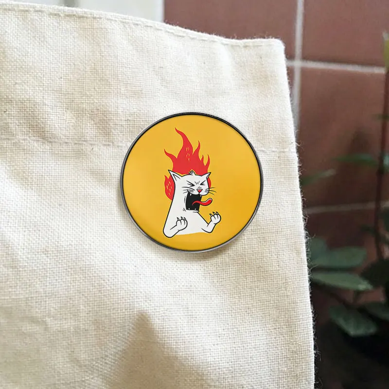 Cool Screaming Angry Cat UV Printing Pin Round Brooch Lapel Badge Cartoon Fire White Kitten Accessory Gift For Trendy Teen