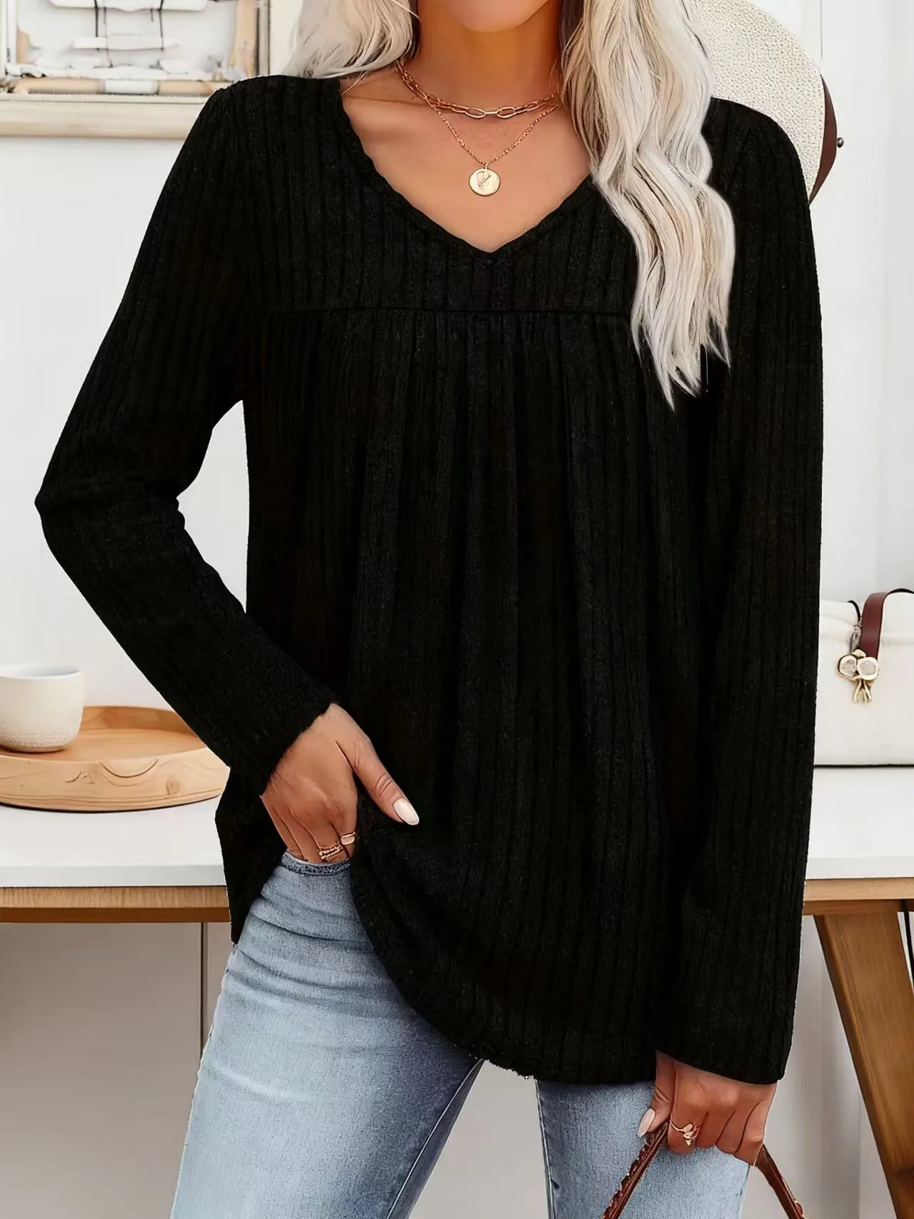 بلوزة نسائية كبيرة الحجم فضفاضة، رقبة على شكل حرف V، بأكمام طويلة، بلوزة شتوية دافئة ذات ملمس ناعم، مقاومة للتجاعيد وقابلة للغسل في الغسالة، لون خالص مع طيات صدر وحاشية واسعة، نسيج صوف مريح